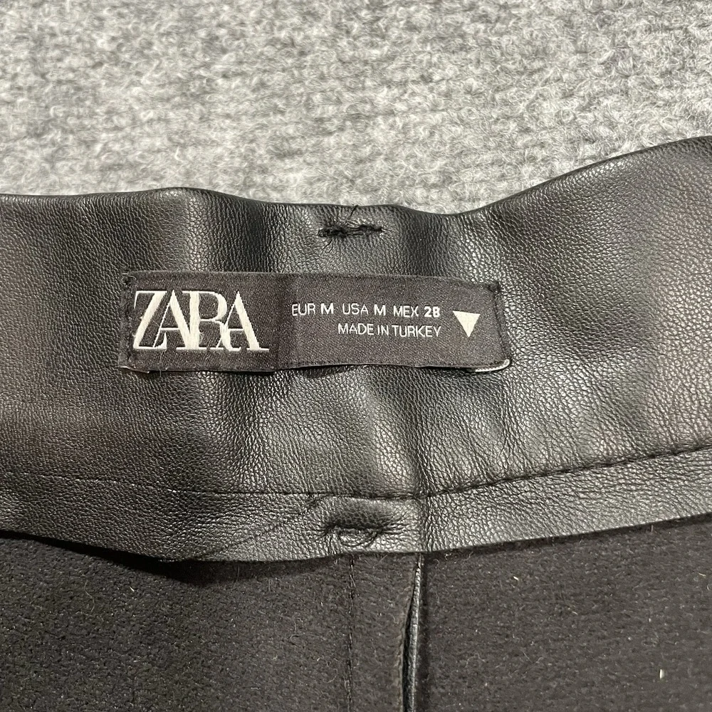 ZARA‎ Faux Leather Pleated High Waist Shorts Black Size Medium Glamgoth biker